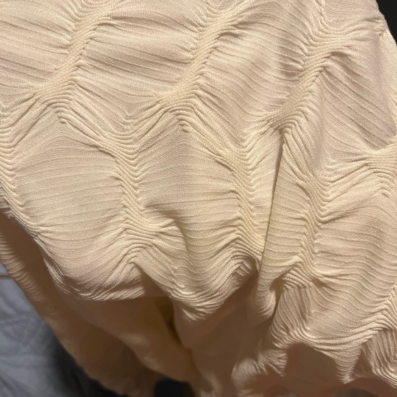 FOREVER 21 form fitting cream colored dress - Picture 2 of 7